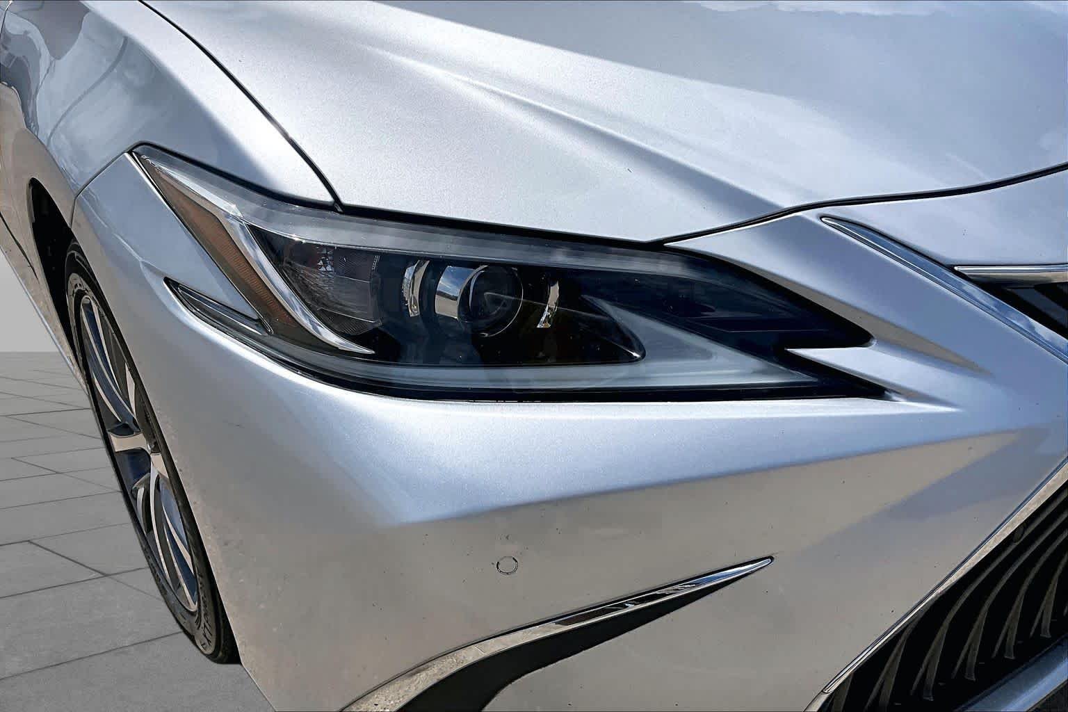 Used 2021 Silver Lining Metallic Lexus  image 28