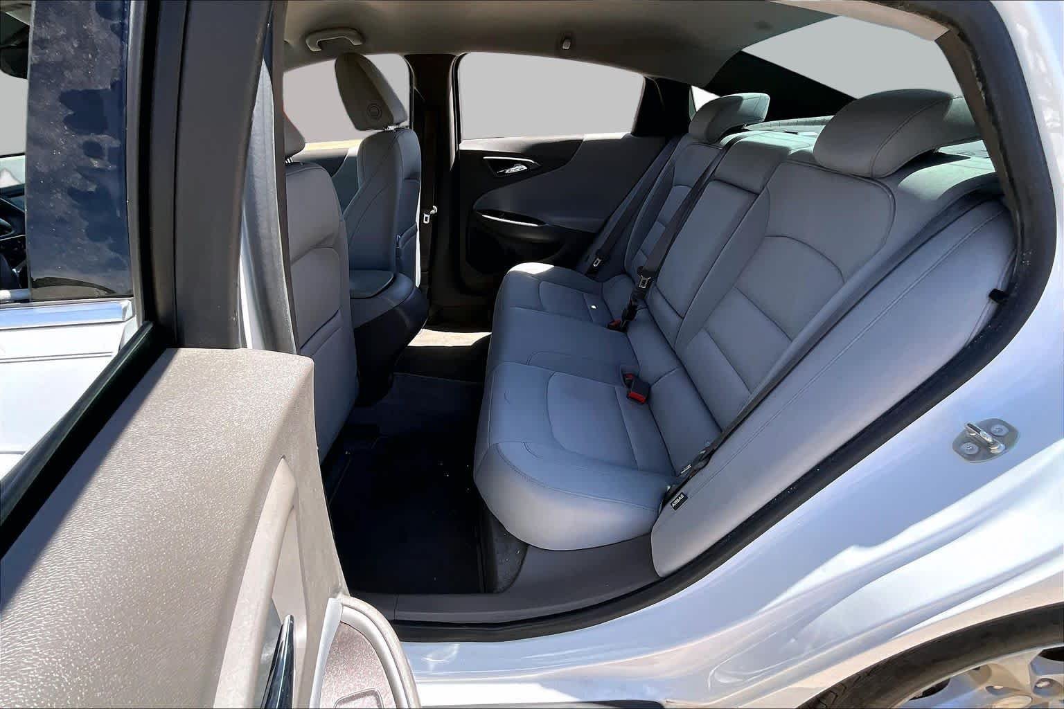 Used 2016 Summit White Chevrolet LS image 19