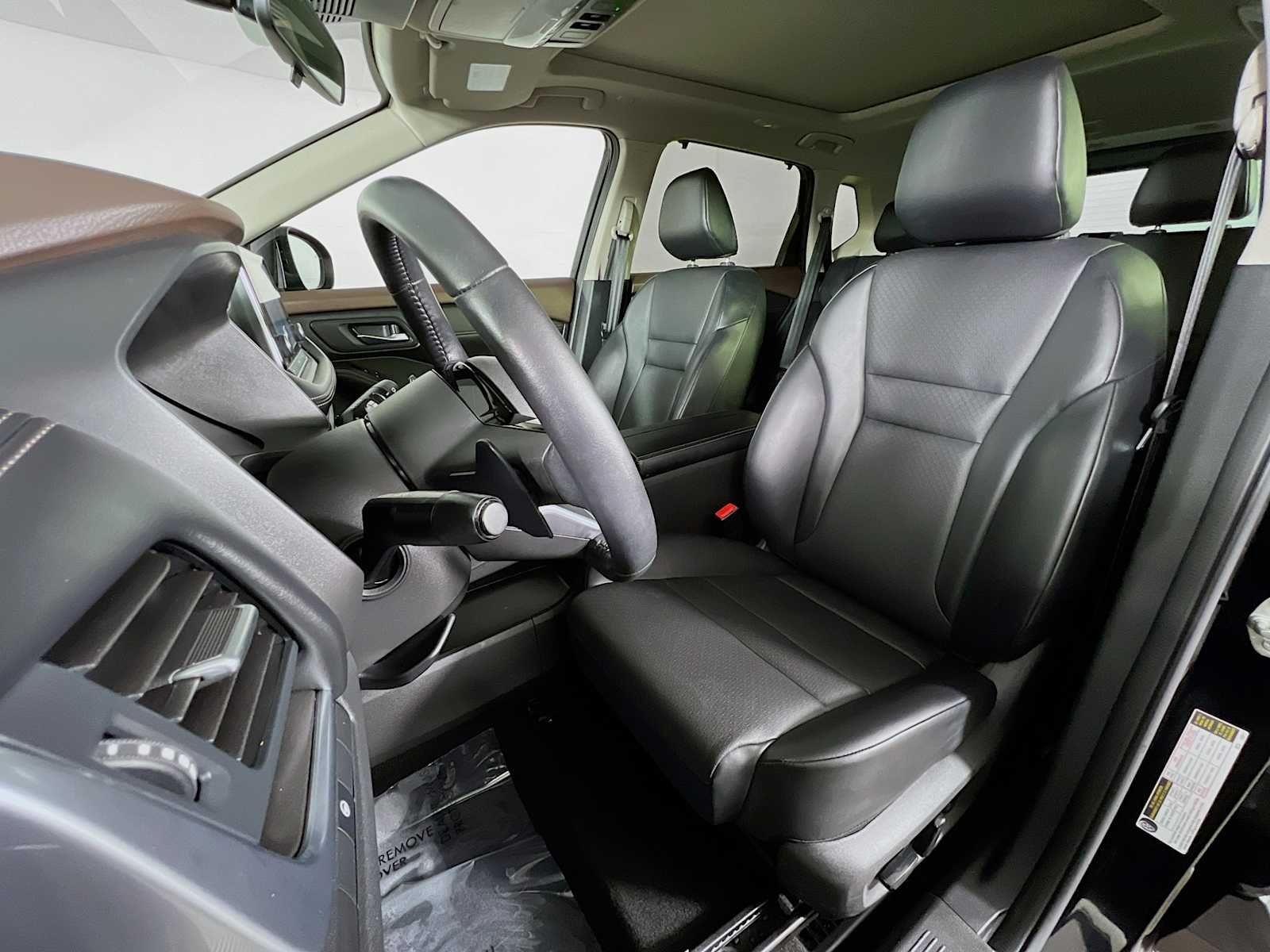 Used 2023 Super Black Nissan SV image 21