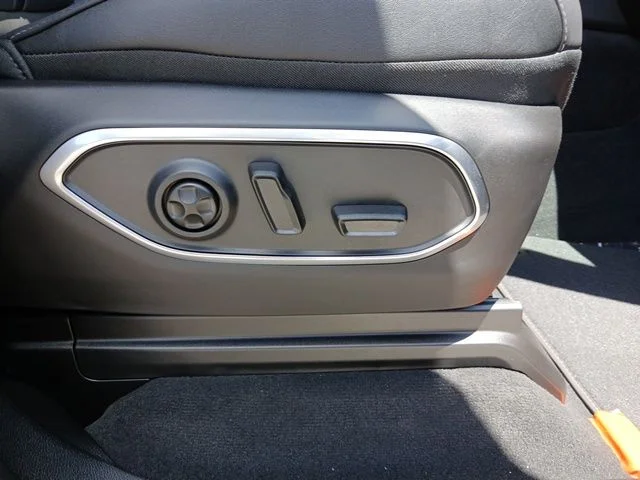 New 2026 High Gloss Black Exterior Paint Jeep Limited Altitude image 29