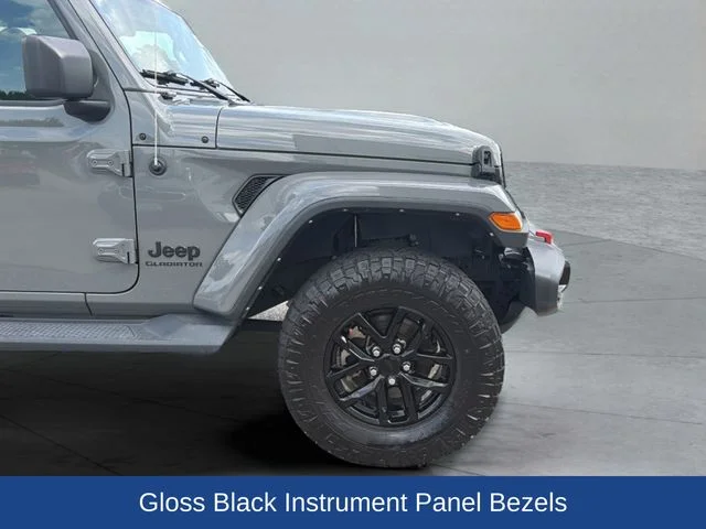 Used 2022 Gray Jeep Altitude image 34