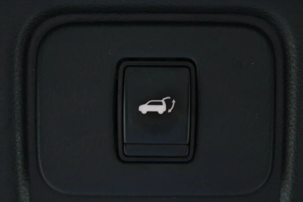Certified Used 2020 Black Nissan Platinum image 18