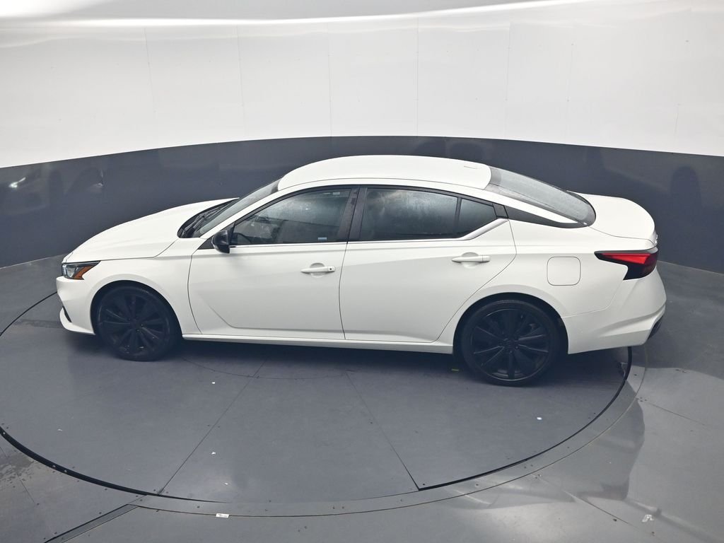 Used 2022 White Nissan 2.5 SR image 36