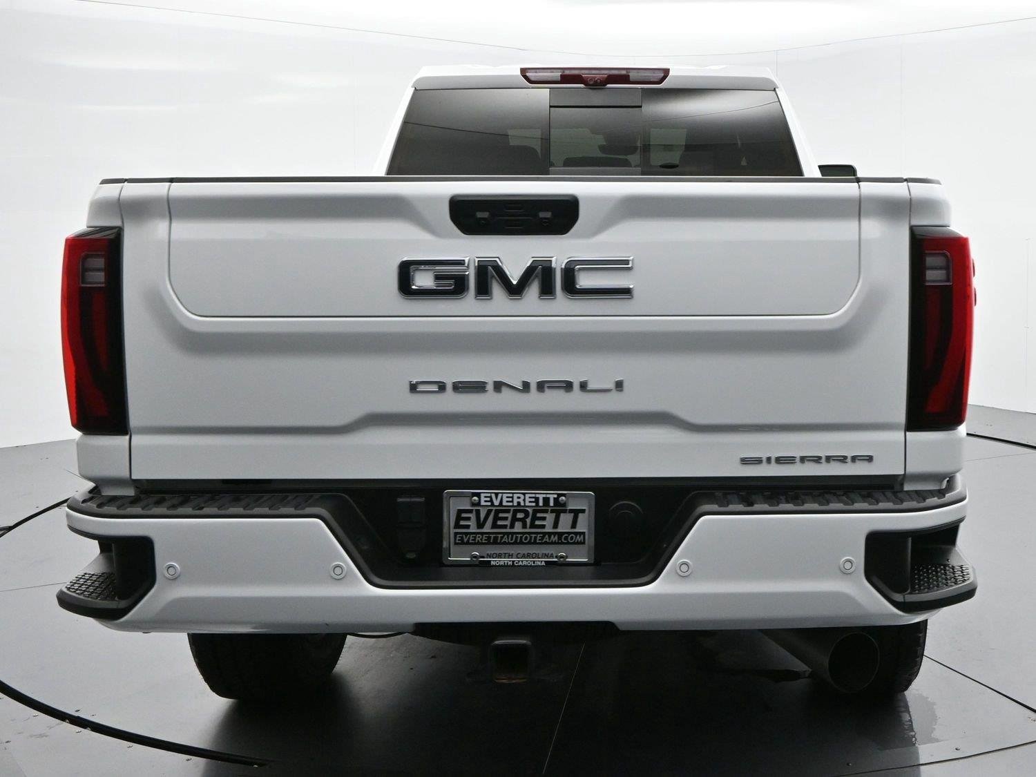 Used 2025 Summit White GMC Denali Ultimate image 6