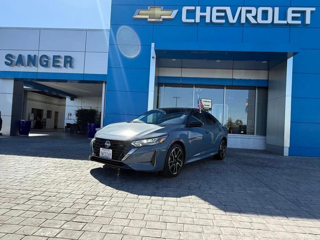 Used 2025 Gray Nissan SR image 2