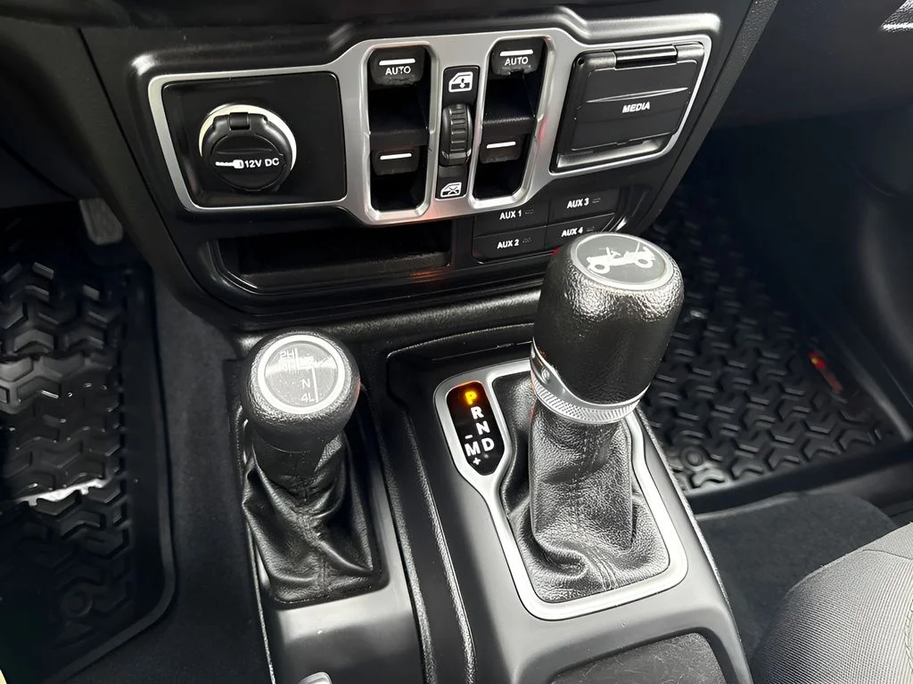 Used 2018 Orange Jeep Unlimited Sport S image 11