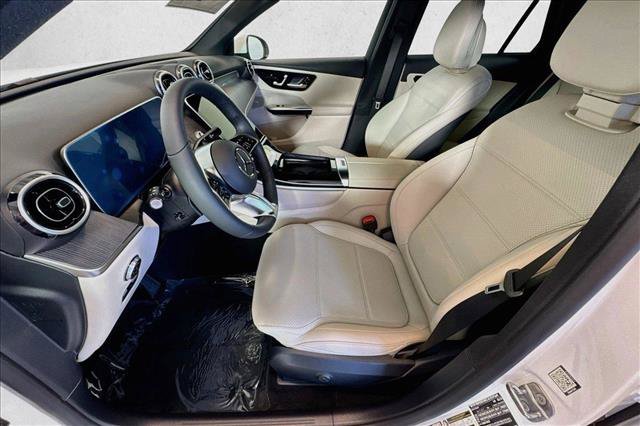 New 2026 Polar White Mercedes-Benz GLC 300 image 47