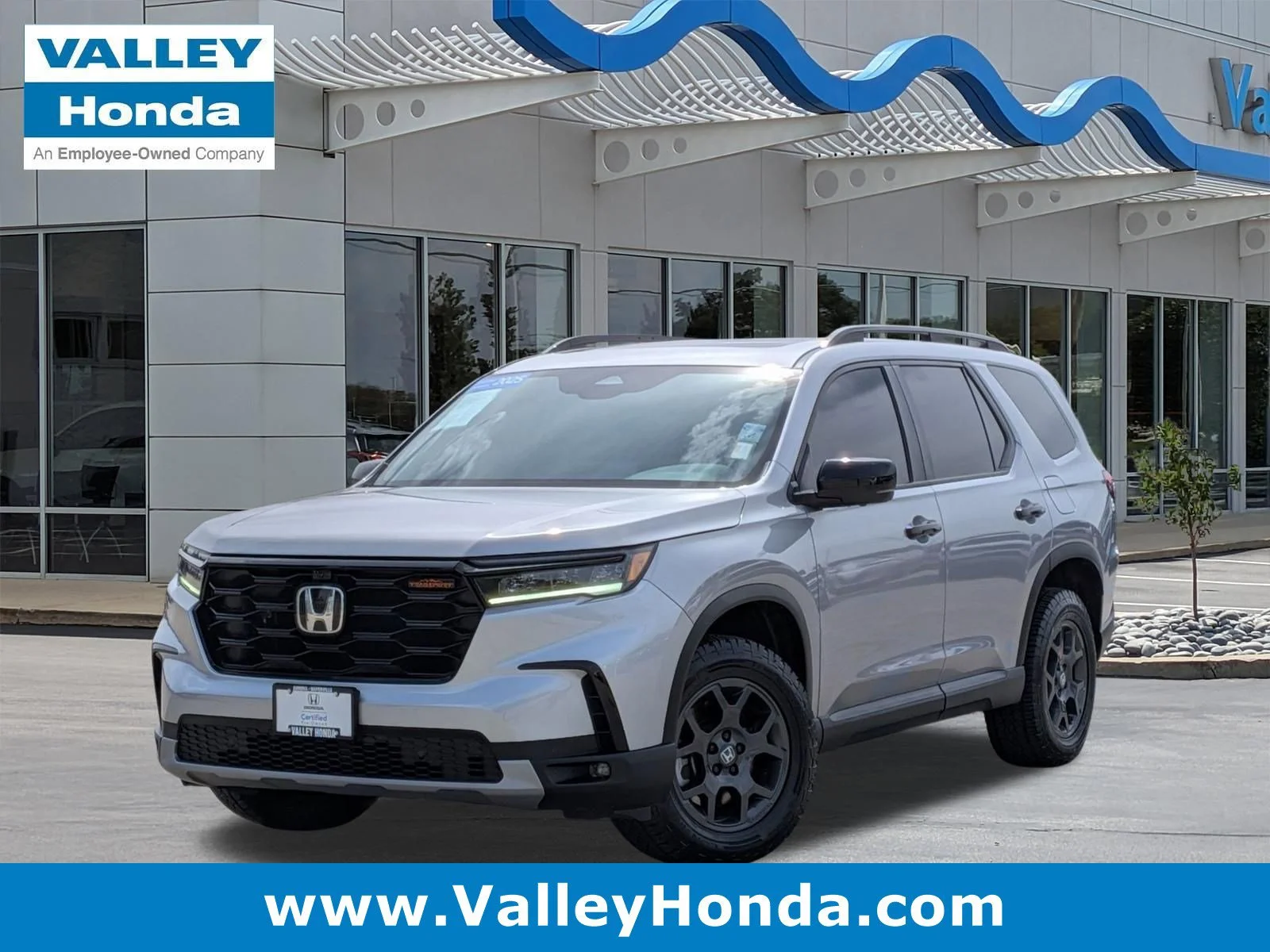 2025 Honda Pilot TrailSport AWD's photo