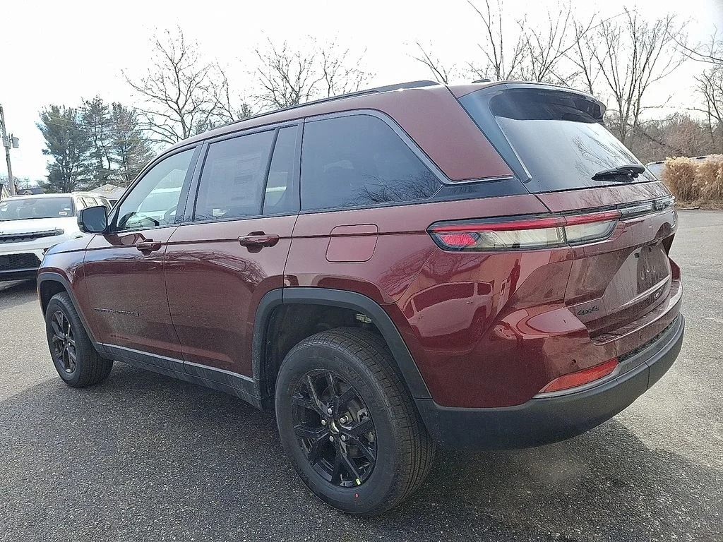 New 2026 Velvet Red Pearl-Coat Exterior Paint Jeep Altitude image 3