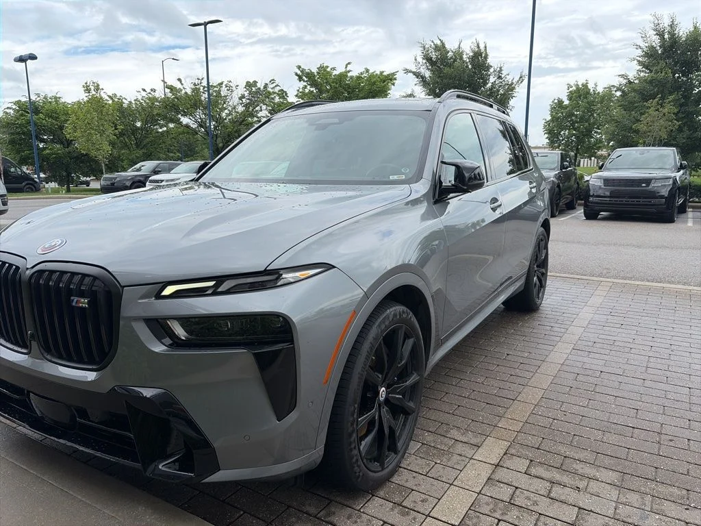 2023 BMW X7 M60i's photo