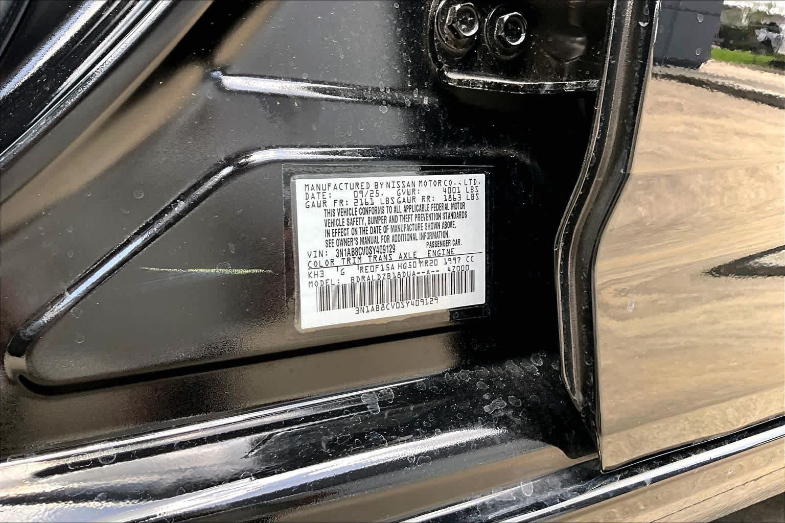 Used 2025 Super Black Nissan SV image 34