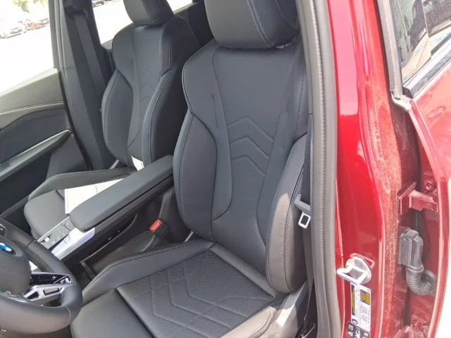 New 2026 Vegas Red Metallic BMW xDrive28i image 15