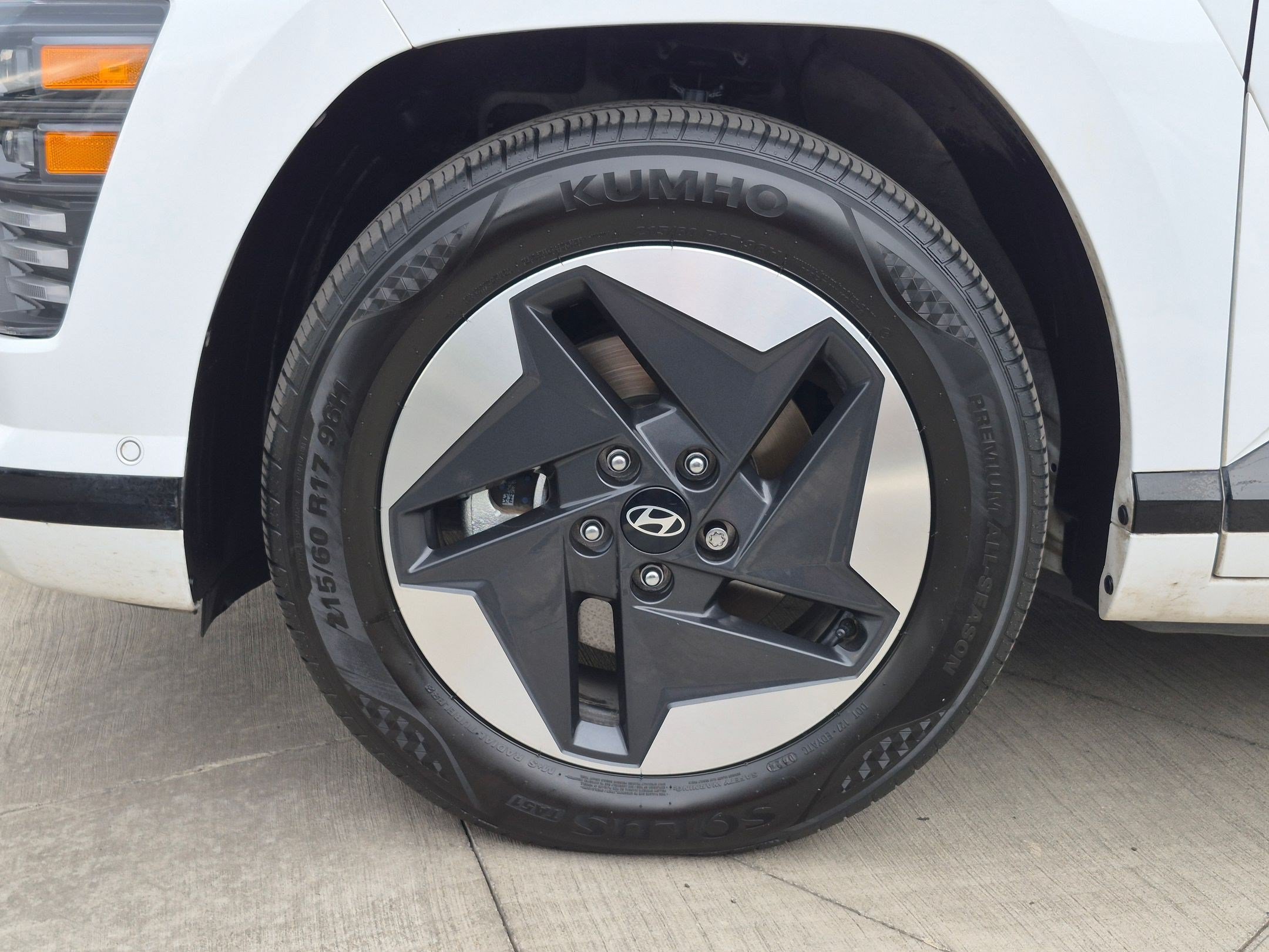 Certified Used 2024 Atlas White Hyundai Limited image 12