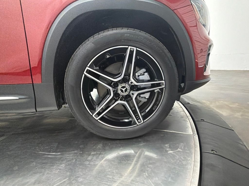 New 2026 MANUFAKTUR Patagonia Red Metallic Mercedes-Benz GLB 250 image 9