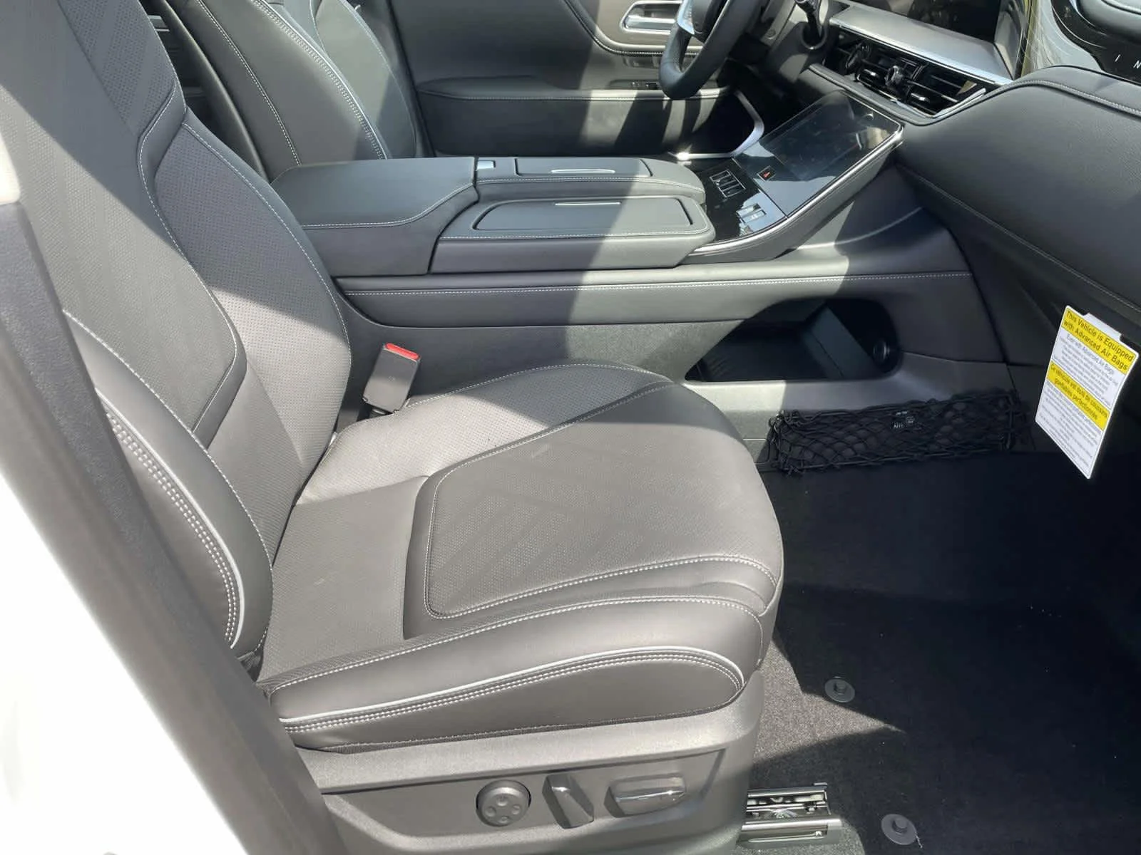New 2026 Radiant White INFINITI LUXE image 22