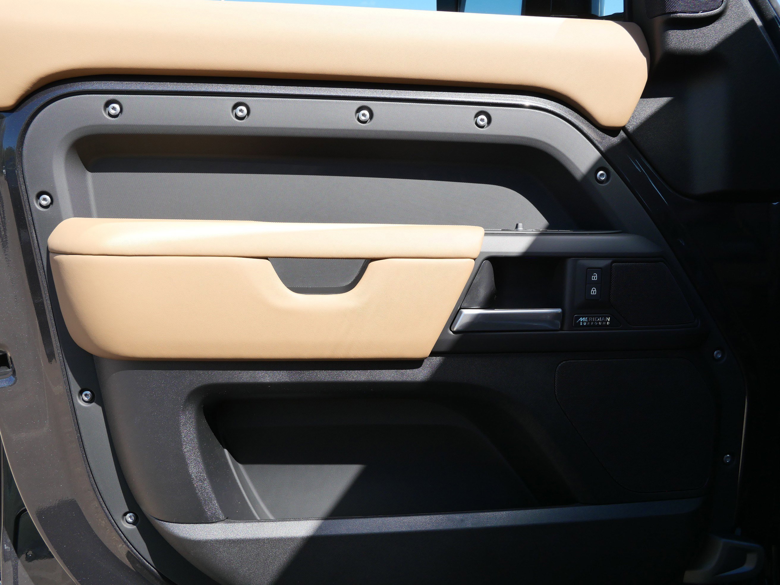 New 2026 Carpathian Grey Land Rover X-Dynamic SE image 4