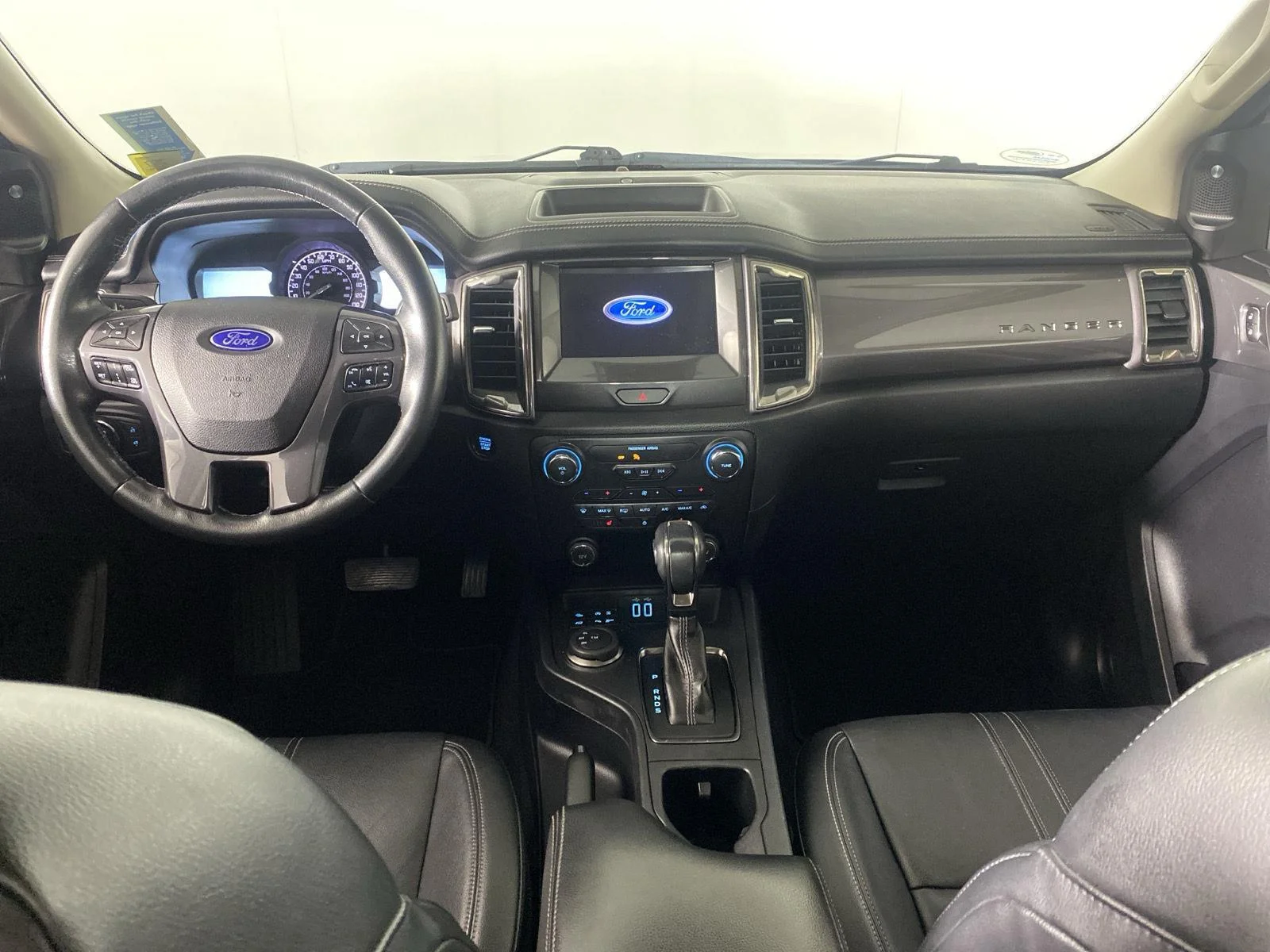 Used 2019 Magnetic Ford LARIAT image 34