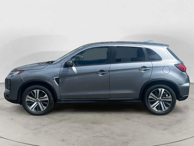 Used 2024 Silver Mitsubishi 2.0 ES image 2