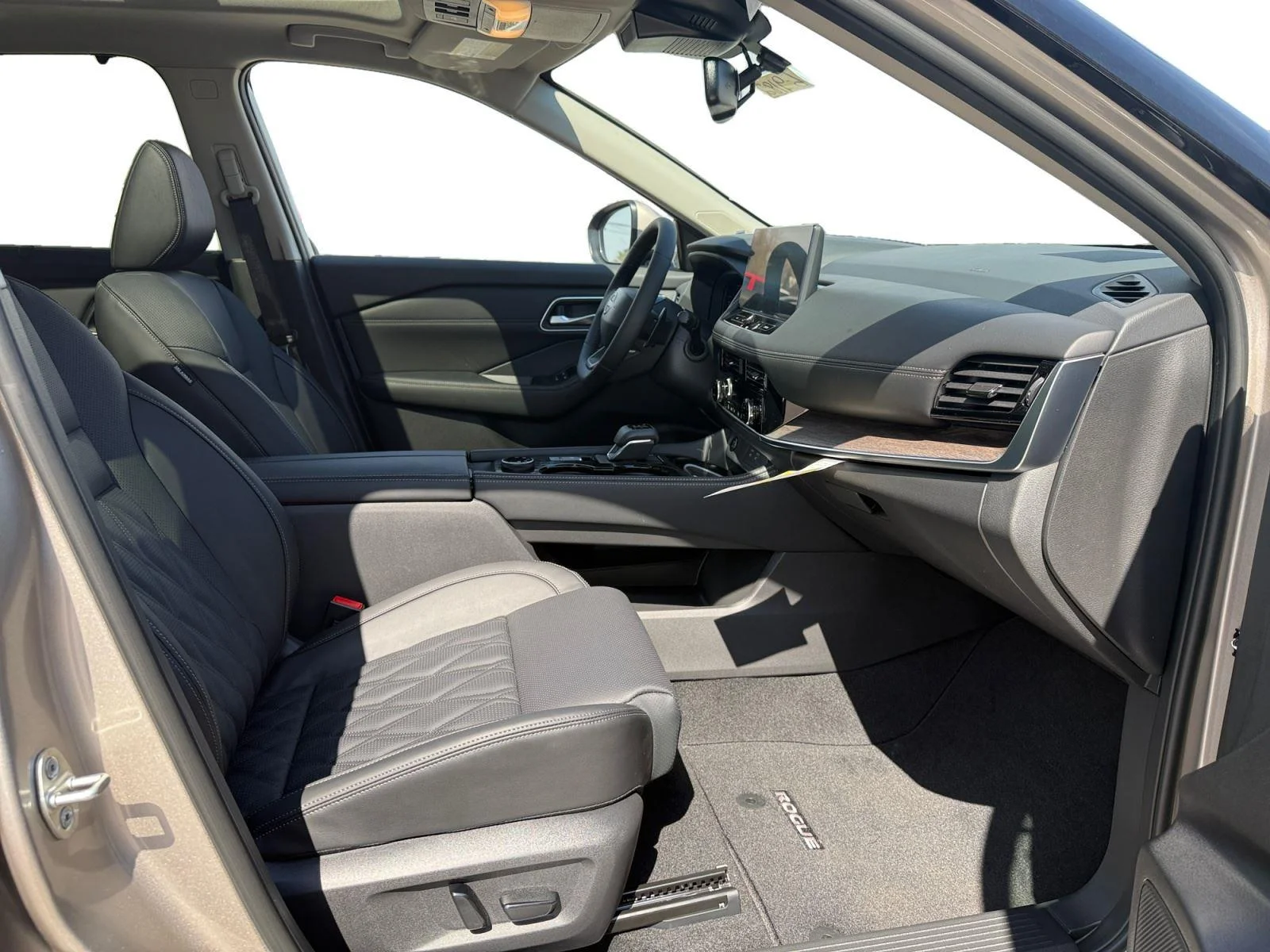 New 2026 Champagne Silver Metallic Nissan Platinum image 27