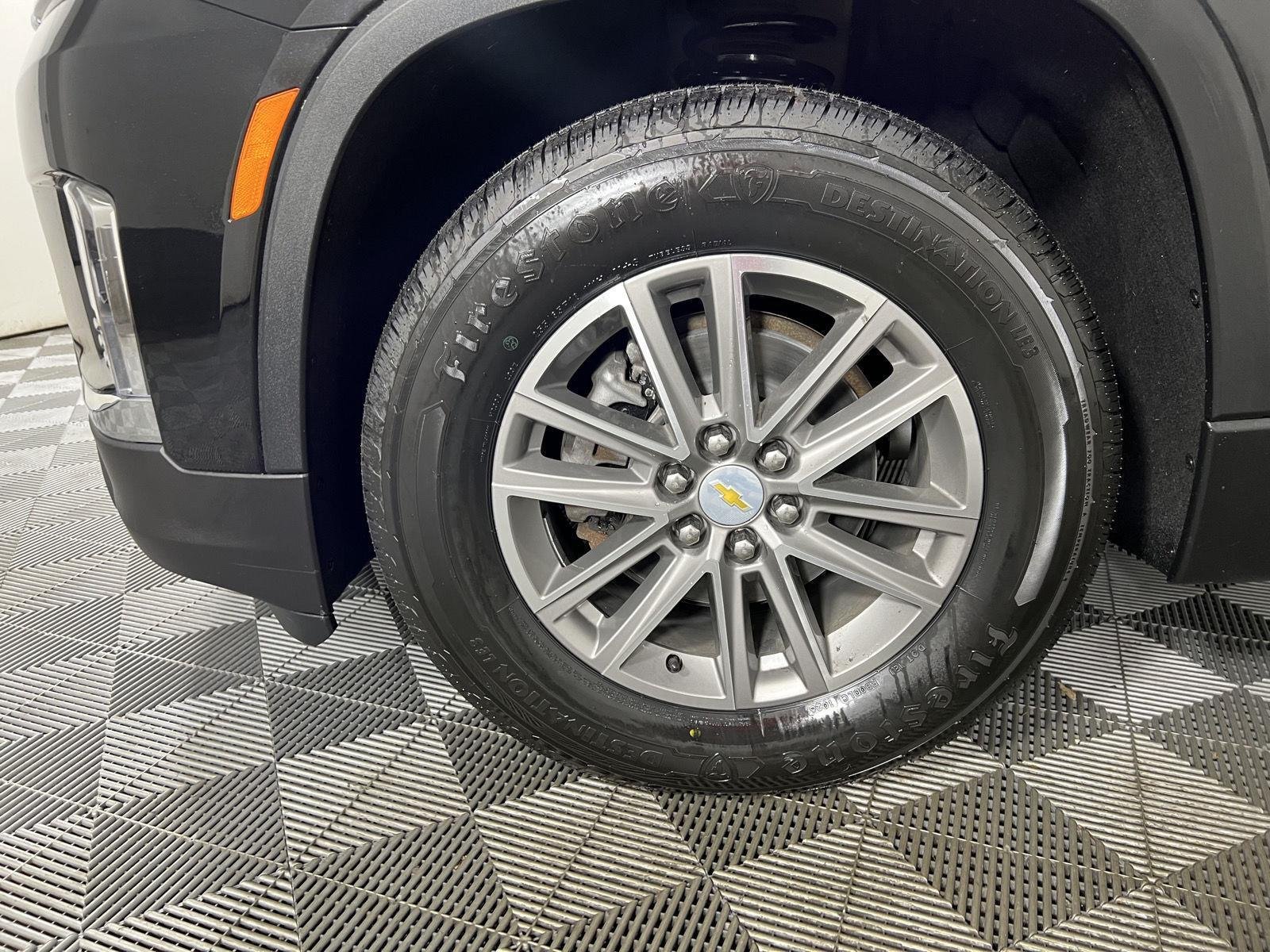 Used 2023 Mosaic Black Metallic Chevrolet LT Cloth image 25