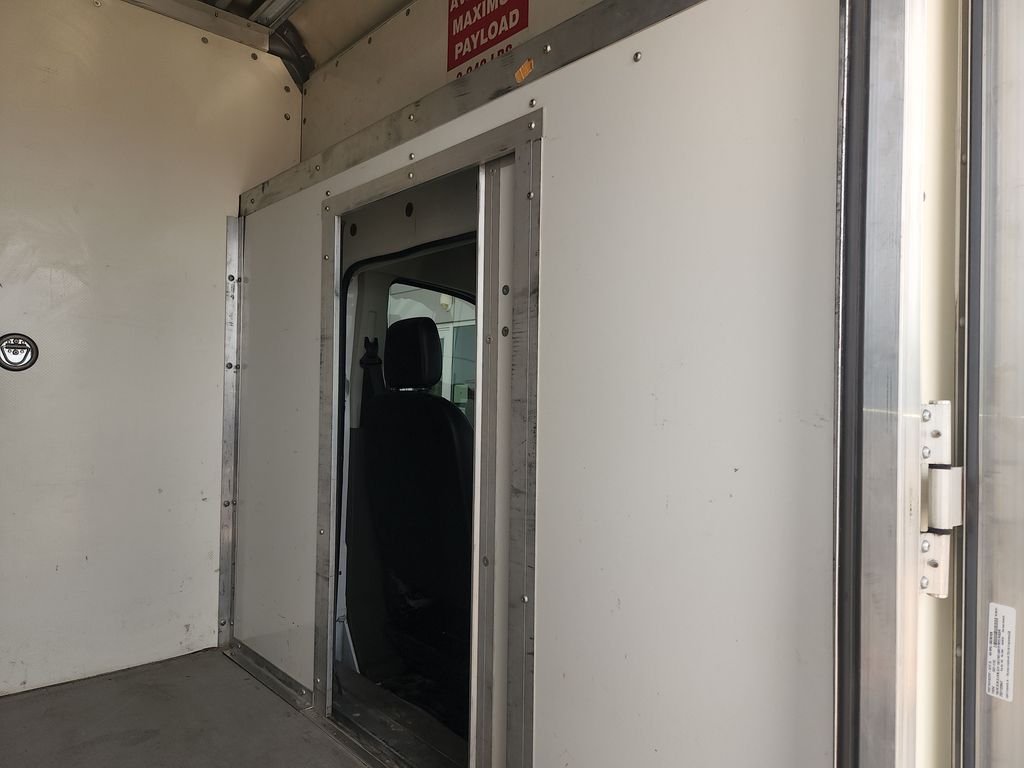 Used 2022 White Ford Box Truck image 17