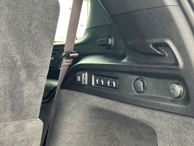 Used 2022 Gray Metallic Jeep Overland image 11