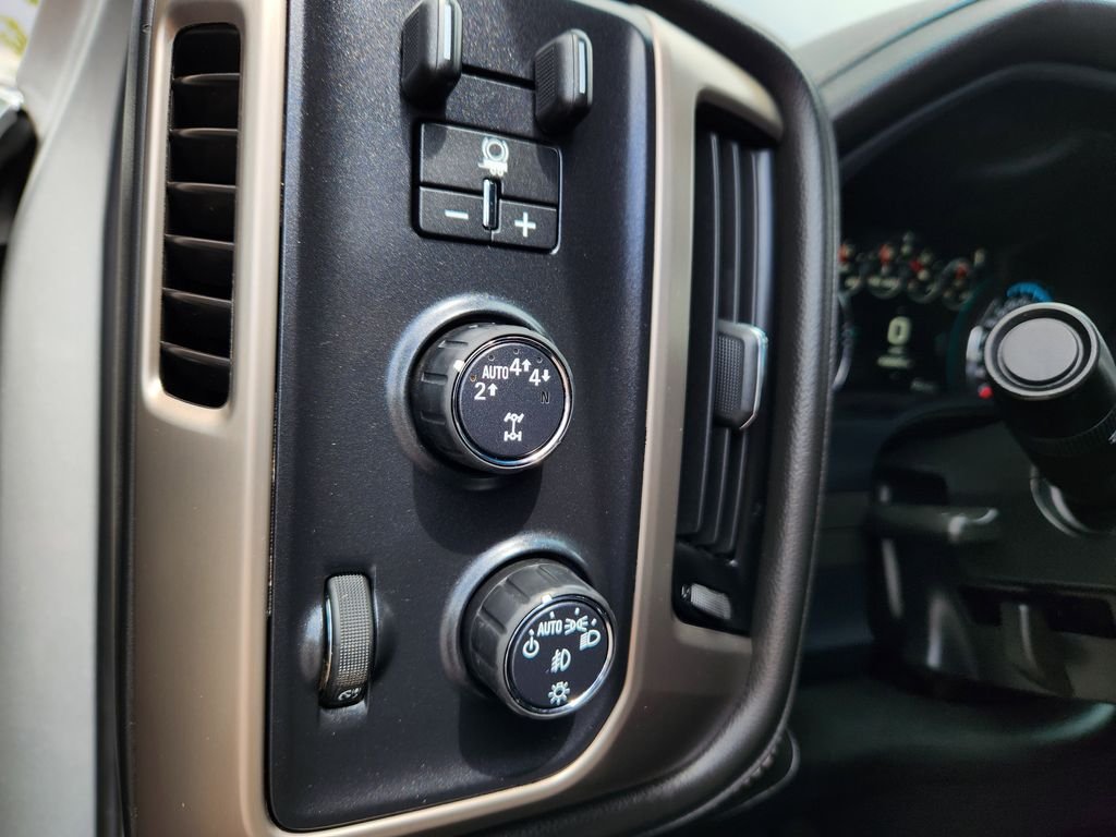 Used 2018 Silver GMC Denali image 22