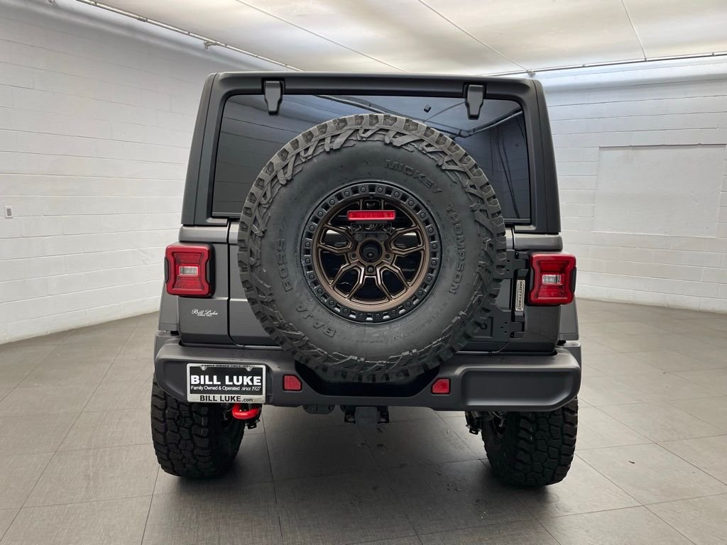 New 2026 Granite Crystal Metallic Clear-Coat Exterior Paint Jeep Rubicon image 5