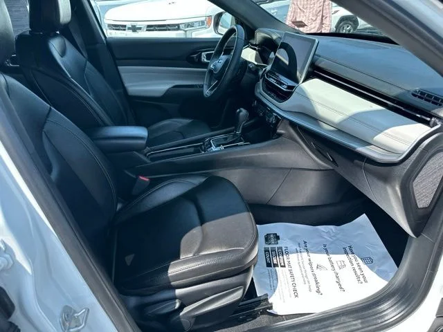 Used 2025 White Jeep Limited image 8