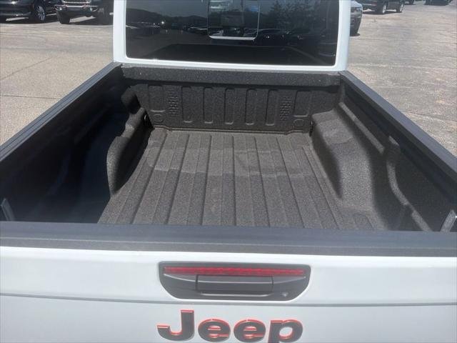 New 2026 Bright White Clear-Coat Exterior Paint Jeep Mojave image 5