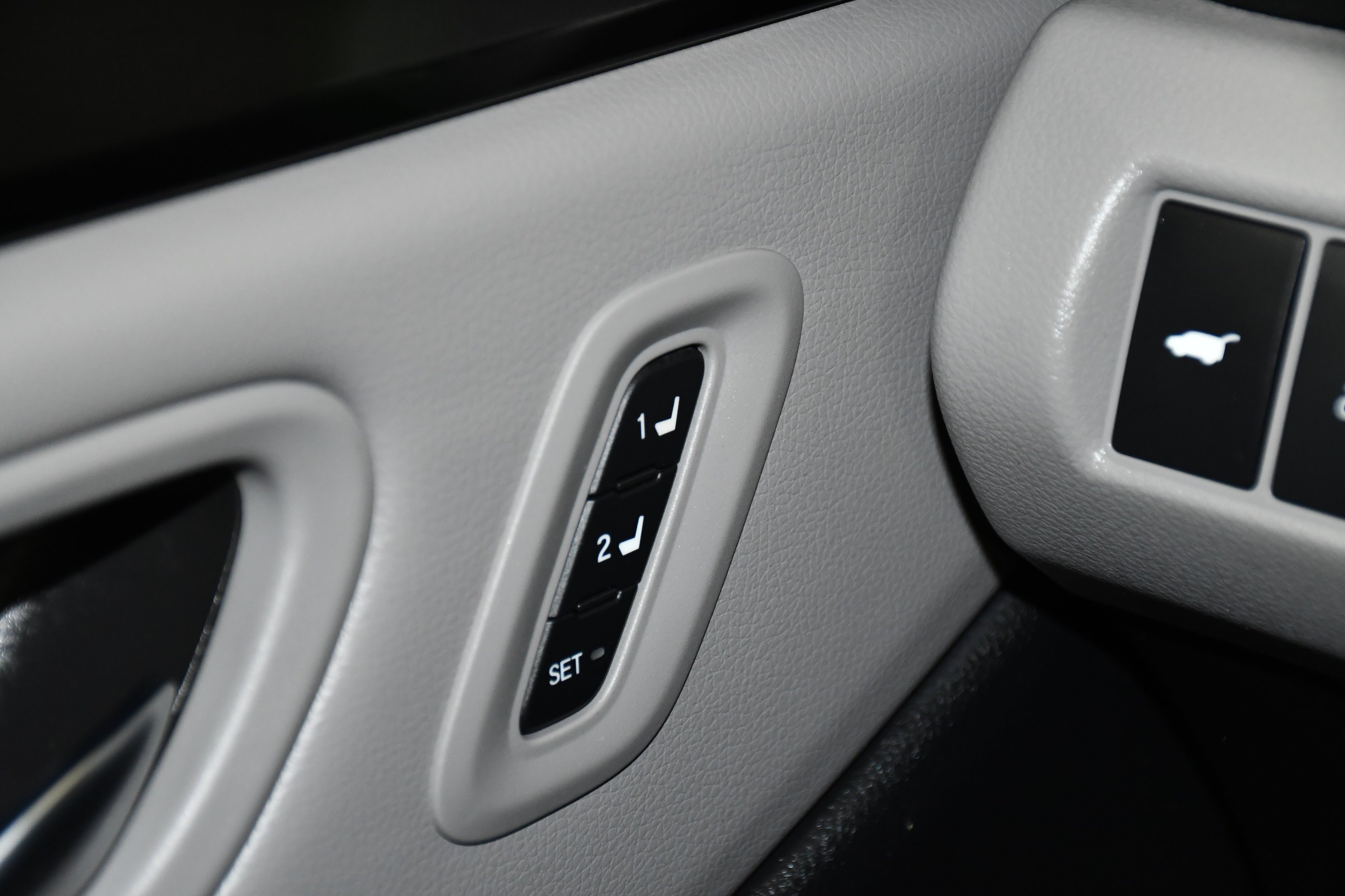 Used 2025 Obsidian Blue Pearl Honda Touring image 35