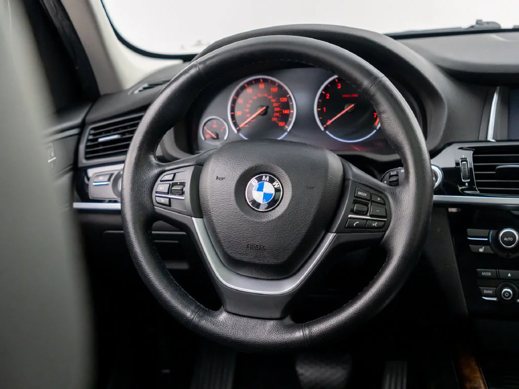 Used 2016 Black BMW xDrive28i image 13