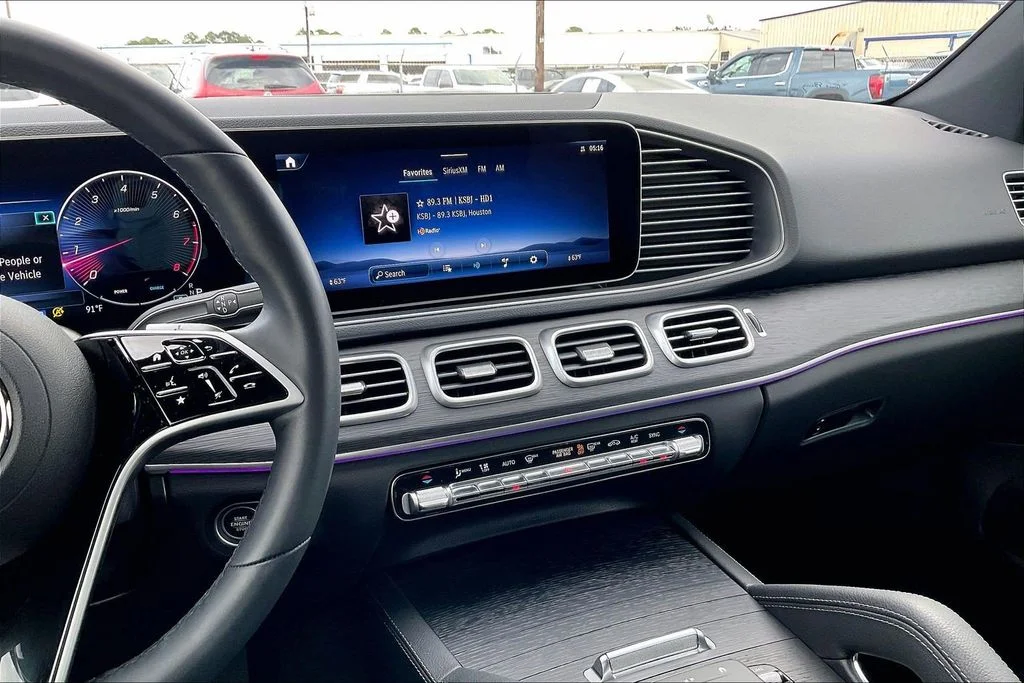 Used 2025 Gray Mercedes-Benz GLE 450 image 9