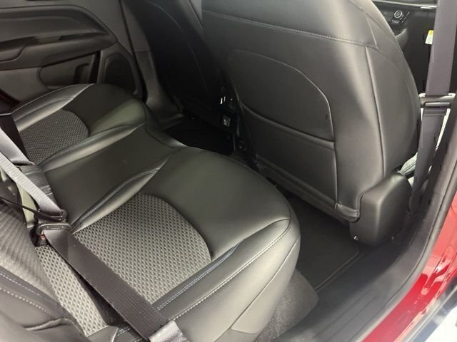 New 2026 Red Hot Pearl-Coat Exterior Paint Jeep Latitude image 22