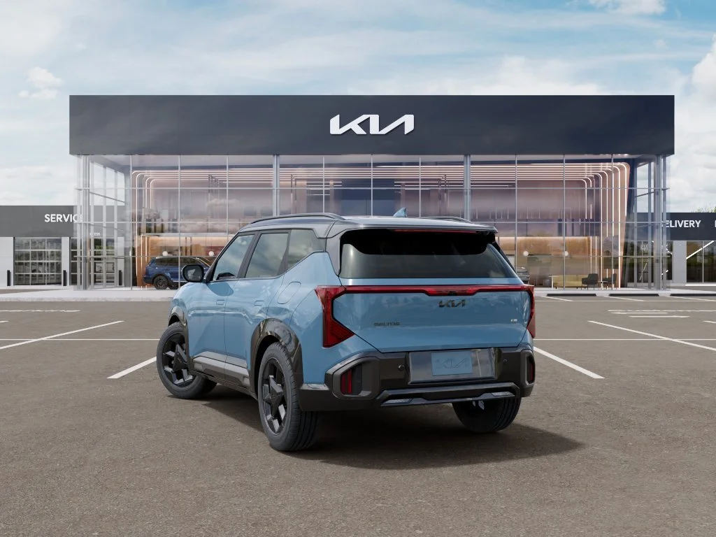 New 2027 Frost Blue / Black Roof Kia X-Line S image 4
