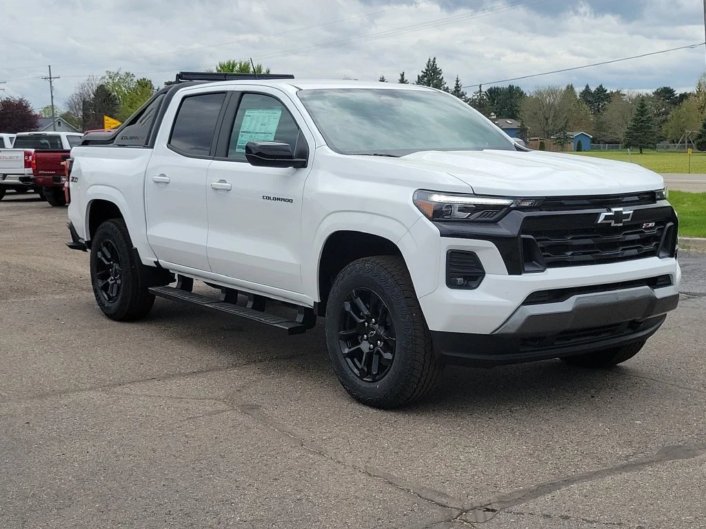 New 2026 Summit White Chevrolet Z71 image 2