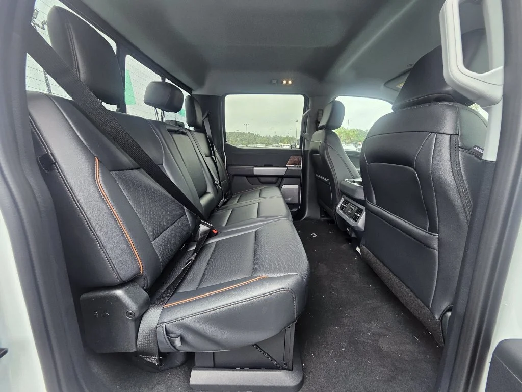 New 2027 Oxford White Ford F-250® Lariat® image 26