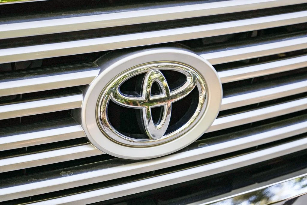Used 2015 White Toyota Limited image 9
