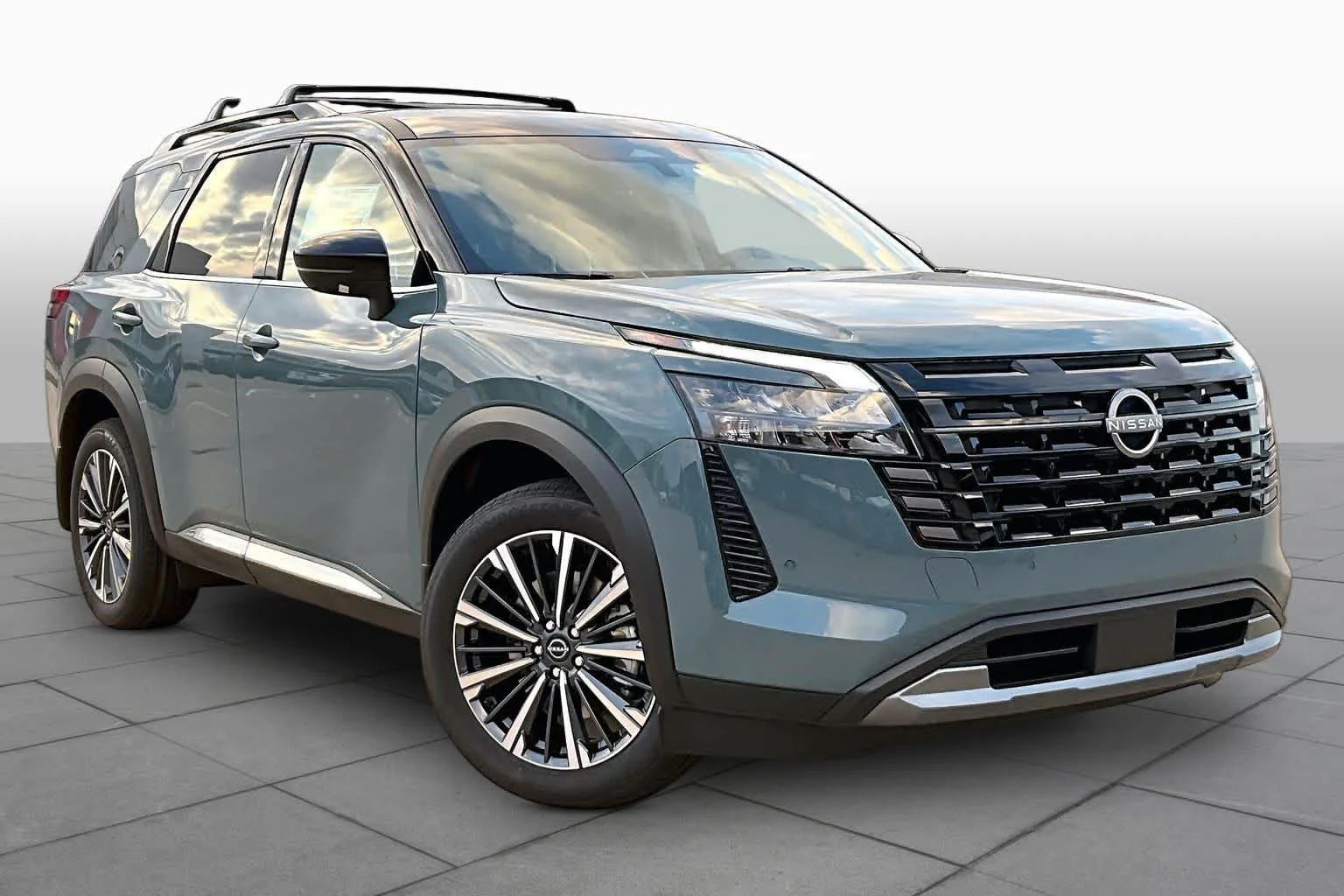 New 2026 Baltic Teal Pearl / Super Black Two-tone Nissan Platinum image 2