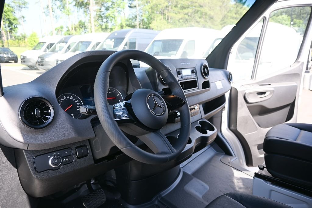 Used 2025 Arctic+White Mercedes-Benz Cargo 144 WB image 6
