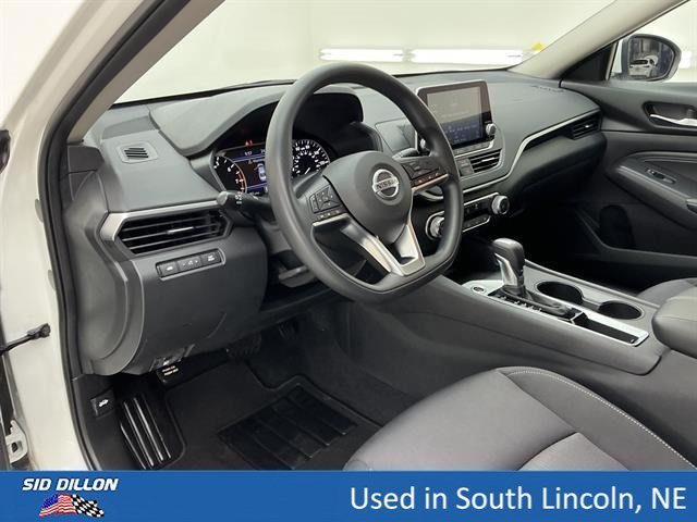 Used 2020 Glacier White Nissan 2.5 S image 16