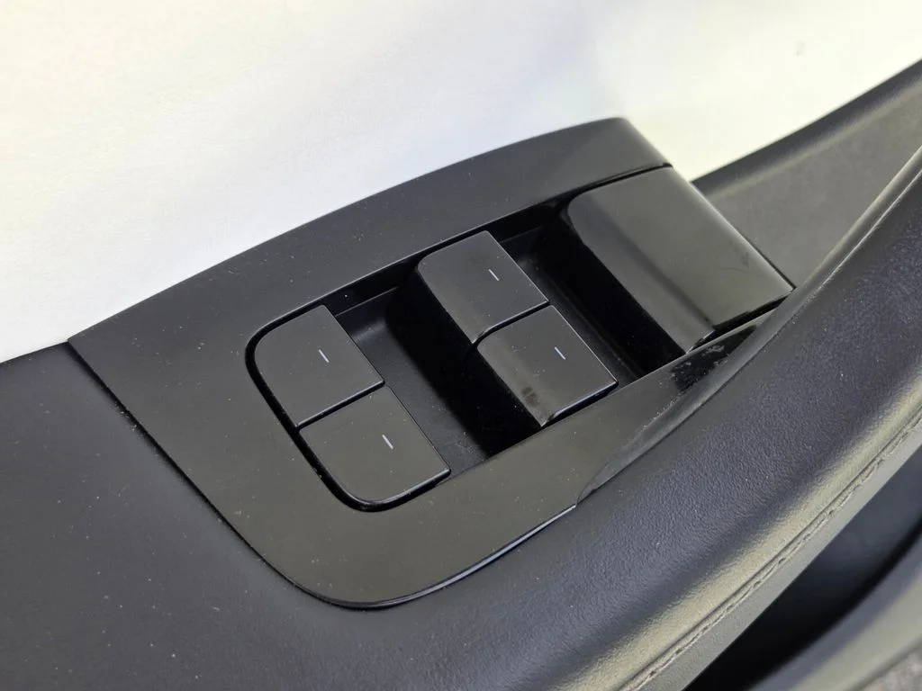 Used 2020  Tesla Long Range image 25