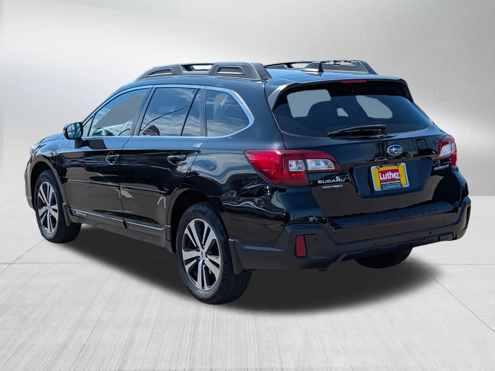 Used 2018 Crystal Black Silica Subaru Limited image 5