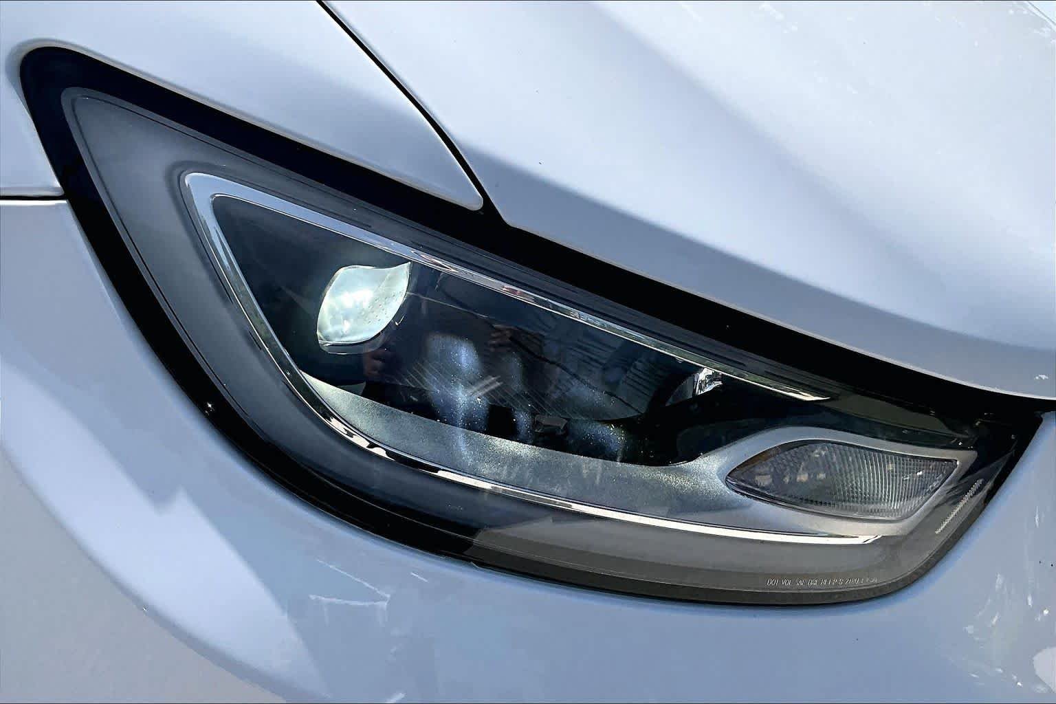 Used 2022 Bright White Clearcoat Chrysler Pinnacle image 28