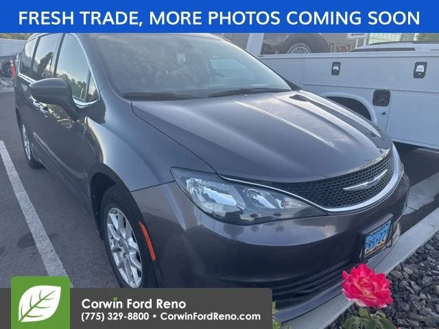 2020 Chrysler Voyager LXI's photo