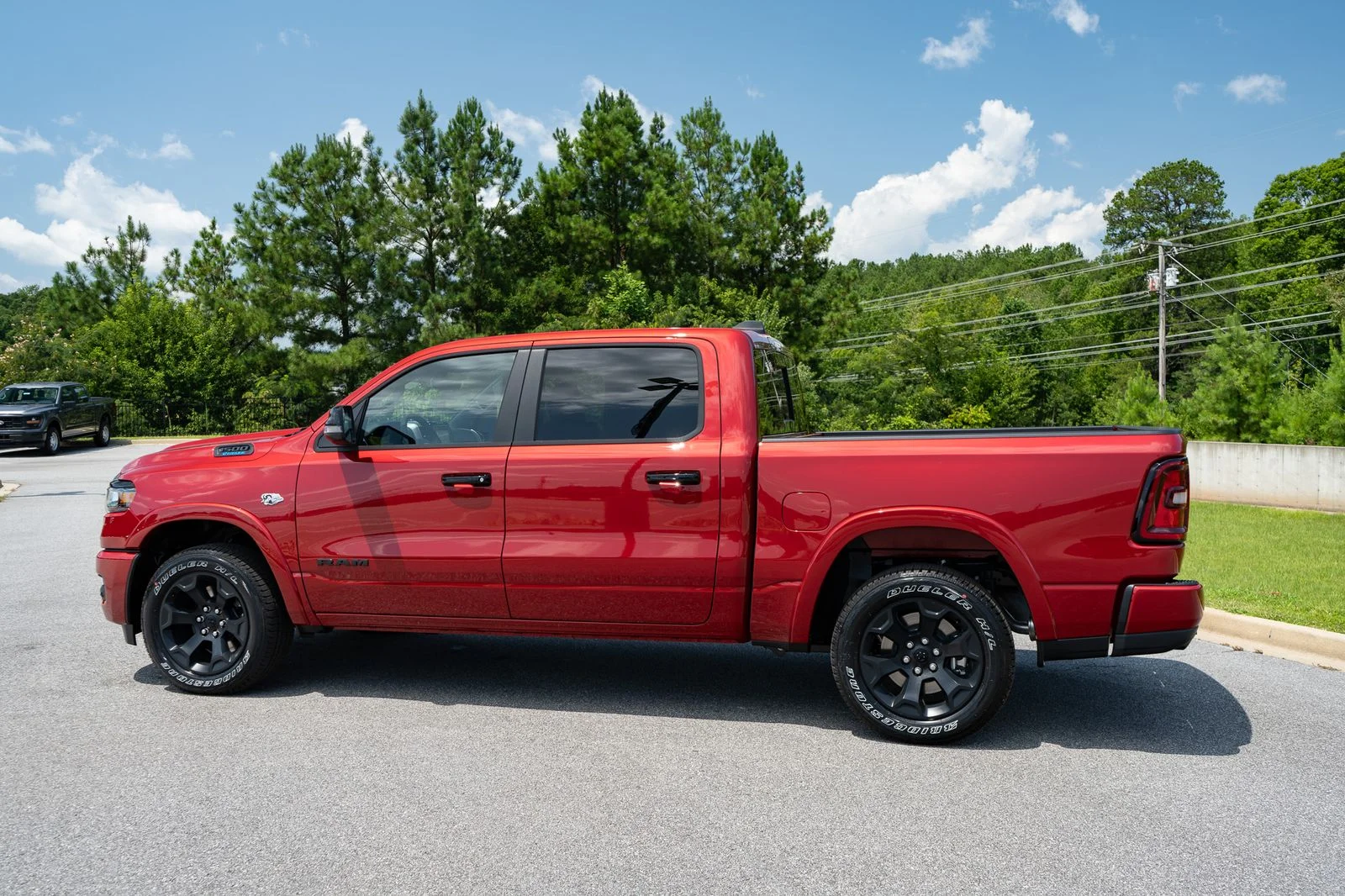 New 2026 Molten Red Pearl-Coat Exterior Paint RAM Big Horn/Lone Star image 7