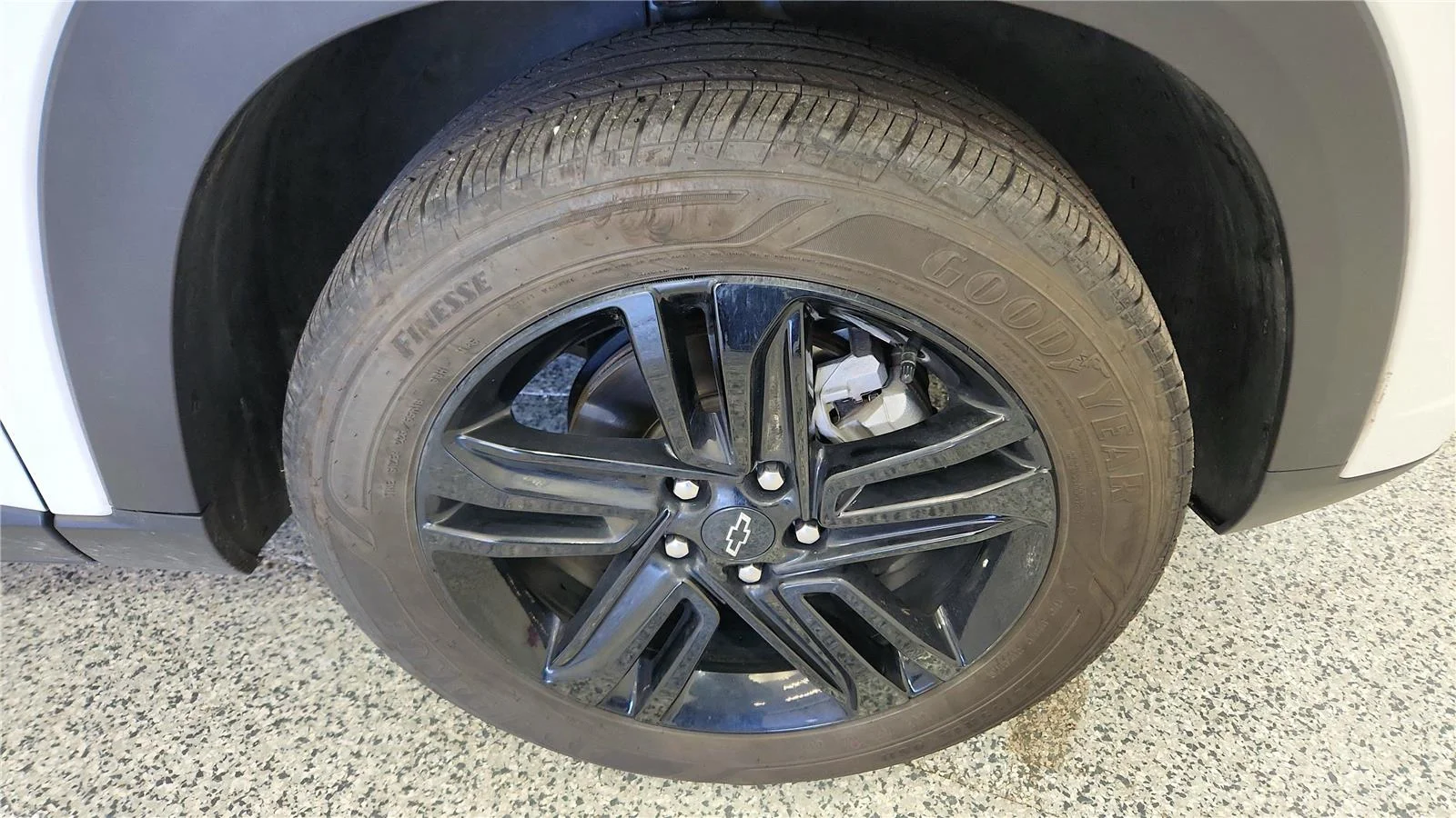 Used 2025 Summit White Chevrolet ACTIV image 13