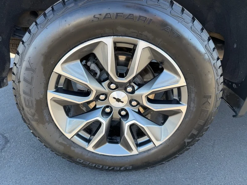 Used 2024 Summit White Chevrolet RST image 35