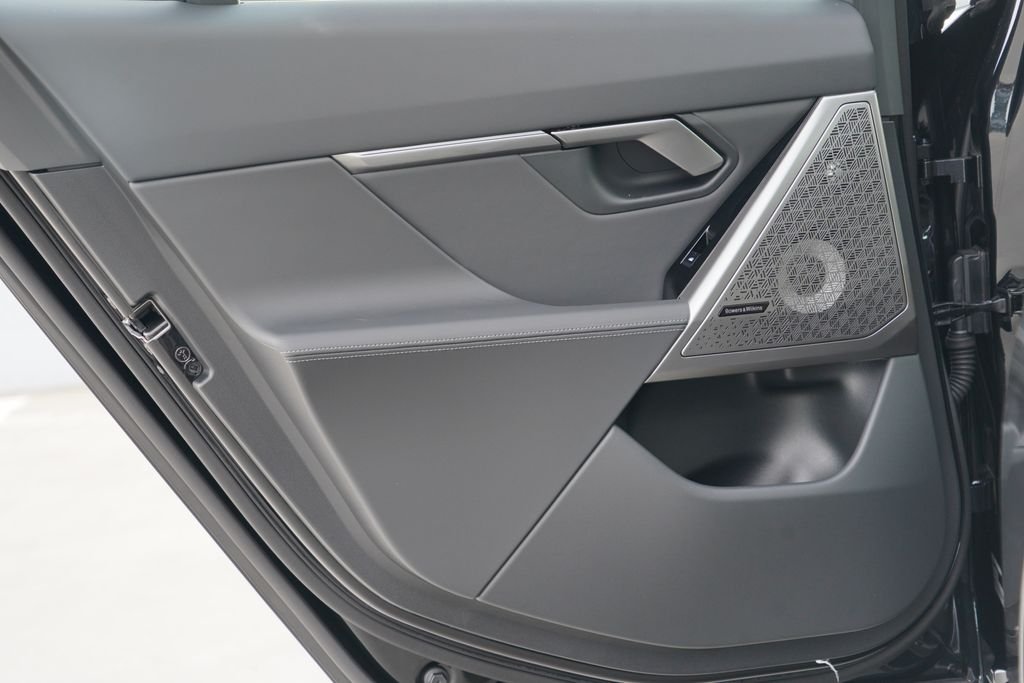 New 2027 Black Sapphire Metallic BMW 530i image 32
