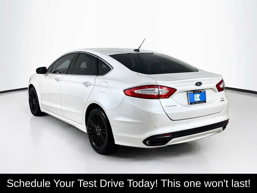 Used 2016 White Platinum Clearcoat Metallic Ford SE image 6